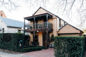 Luxury on Loch, Beechworth